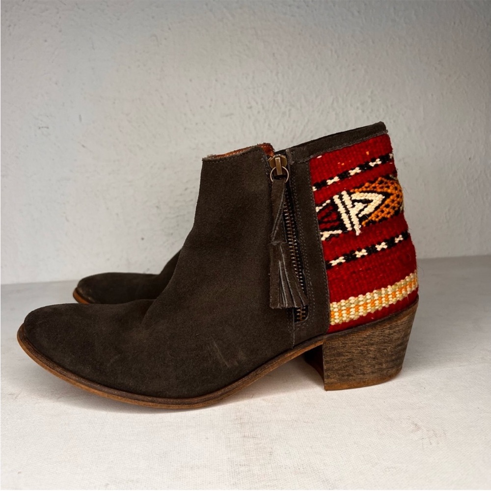 Anthro Howsty gray boots red fabric